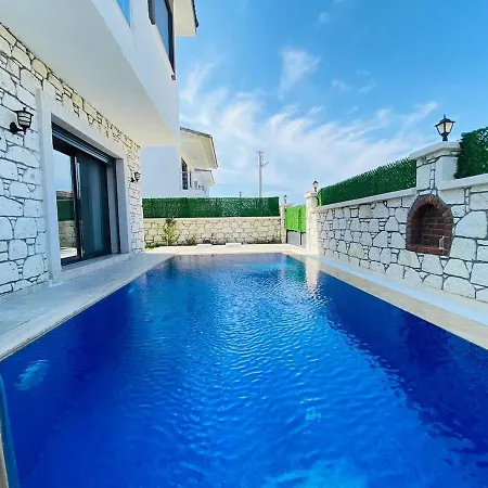 Ozel Havuzlu F çelik Villalari Villa